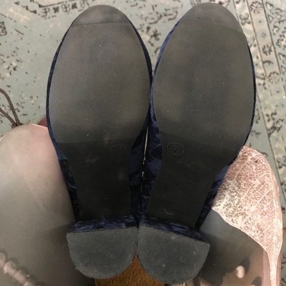 Blue crushed velvet boots - Picture 3 of 7